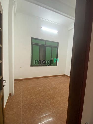 Hình ảnh Cho thuê nhà mặt ngõ Nguyễn Khang. DT 45m2, 5 tầng. Giá 15 triệu