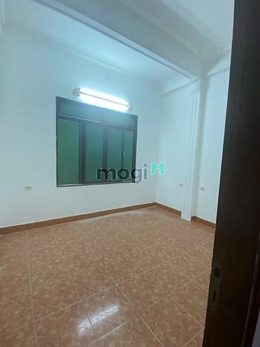 Hình ảnh Cho thuê nhà mặt ngõ Nguyễn Khang. DT 45m2, 5 tầng. Giá 15 triệu