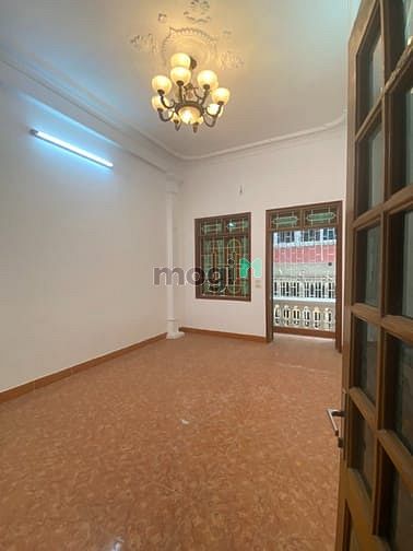 Hình ảnh Cho thuê nhà mặt ngõ Nguyễn Khang. DT 45m2, 5 tầng. Giá 15 triệu