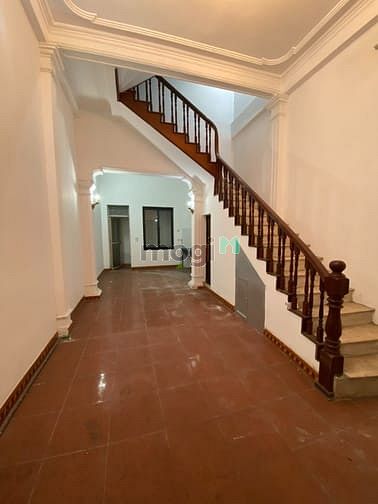 Hình ảnh Cho thuê nhà mặt ngõ Nguyễn Khang. DT 45m2, 5 tầng. Giá 15 triệu
