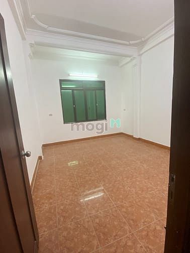 Hình ảnh Cho thuê nhà mặt ngõ Nguyễn Khang. DT 45m2, 5 tầng. Giá 15 triệu