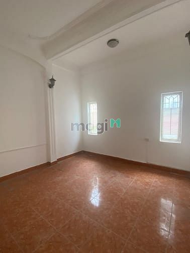 Hình ảnh Cho thuê nhà mặt ngõ Nguyễn Khang. DT 45m2, 5 tầng. Giá 15 triệu
