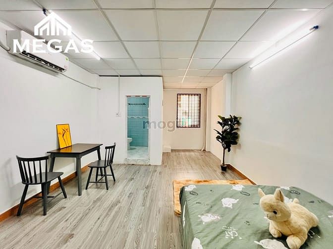 Hình ảnh Cho Thuê Phòng đầy đủ nội thất cửa sổ thoáng ngay Lý Chiêu Hoàng