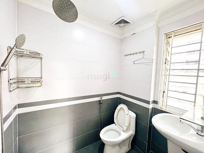 Hình ảnh 🏡 Căn Hộ Dịch Vụ STUDIO 🏡: Tách Bếp – View cây xanh - 3 Mặt Cửa Kính