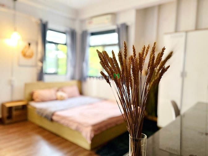 Hình ảnh 🏡 Căn Hộ Dịch Vụ STUDIO 🏡: Tách Bếp – View cây xanh - 3 Mặt Cửa Kính