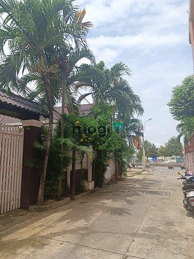 Hình ảnh Bán đất tặng nhà 2 tầng sân vườn 10x25m, Phạm Văn Đồng, hẻm 8m, hơn 9t
