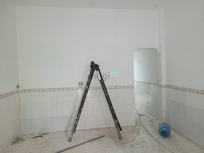 Hình ảnh Nhà tx52 quận 12 DT 4x20m trệt lửng 2pn.2wc. Sân xe hơi Giá 5tr tháng
