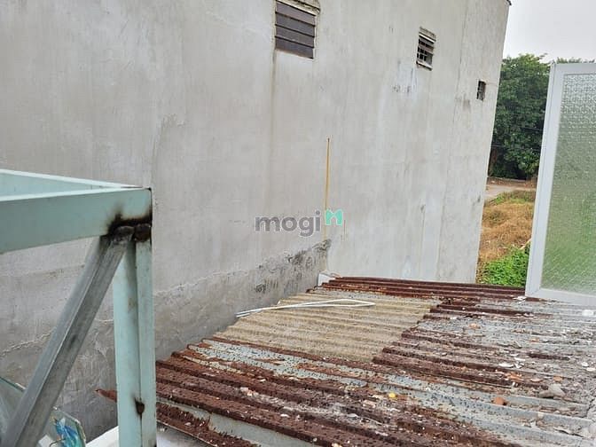 Hình ảnh Nhà tx52 quận 12 DT 4x20m trệt lửng 2pn.2wc. Sân xe hơi Giá 5tr tháng