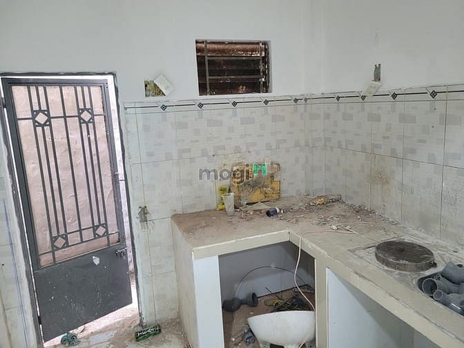 Hình ảnh Nhà tx52 quận 12 DT 4x20m trệt lửng 2pn.2wc. Sân xe hơi Giá 5tr tháng