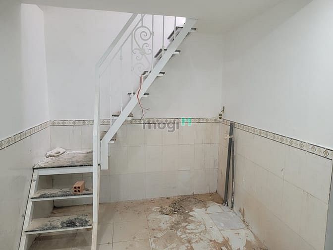 Hình ảnh Nhà tx52 quận 12 DT 4x20m trệt lửng 2pn.2wc. Sân xe hơi Giá 5tr tháng