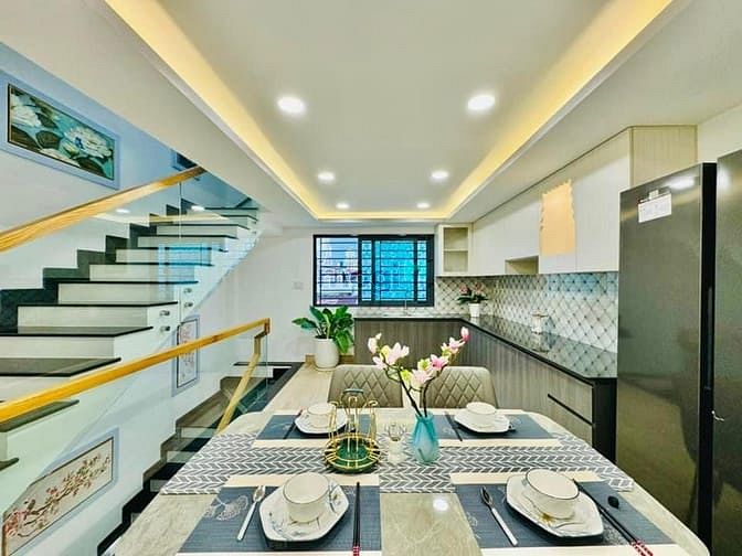 Hình ảnh Chủ nhà cần bán nhanh căn Hồng Bàn P6 Q6 ,DT 62,5m2, 2Tỷ600 , SHR