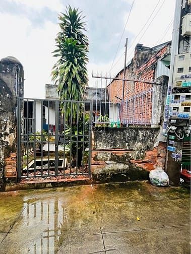 Hình ảnh Bán lô Đất sổ riêng ( tặng nhà cấp bốn cũ ) gần chợ Dĩ An Bình Dương