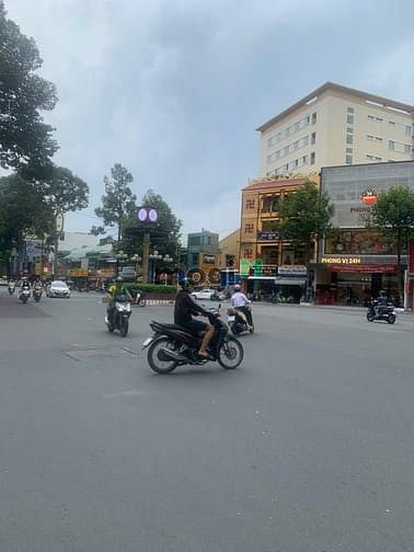 Hình ảnh Cho Thuê MT Ngay Vòng Xoay Trần Phú Quận 5