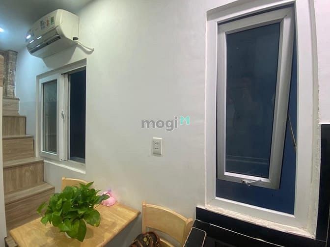 Hình ảnh Cho Thuê Căn Hộ Đuplex Full Nột Thất, Có Cửa Sổ  Trời, Gần Sân Bay TSN