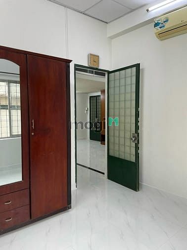 Hình ảnh Chung cư 189B Cống Quỳnh - Quận 1 80m2 2pn 9tr5. Có ban công, cửa sổ