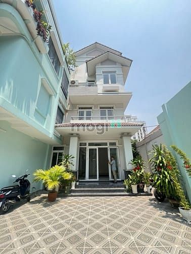 Hình ảnh Cho thuê nhà mặt tiền 10m Võ Văn Tần Q3