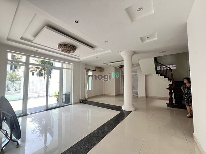Hình ảnh Cho thuê nhà mặt tiền 10m Võ Văn Tần Q3