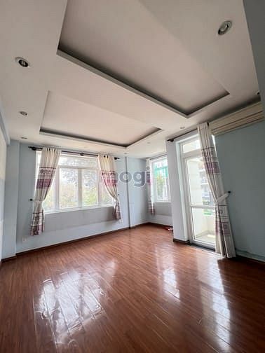 Hình ảnh Cho thuê nhà mặt tiền 10m Võ Văn Tần Q3
