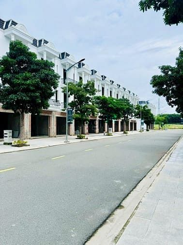 Hình ảnh 1 Tỷ690 Nhà Phố 1 Trệt 2 Lầu, Tặng gói nội thất 200 củ.