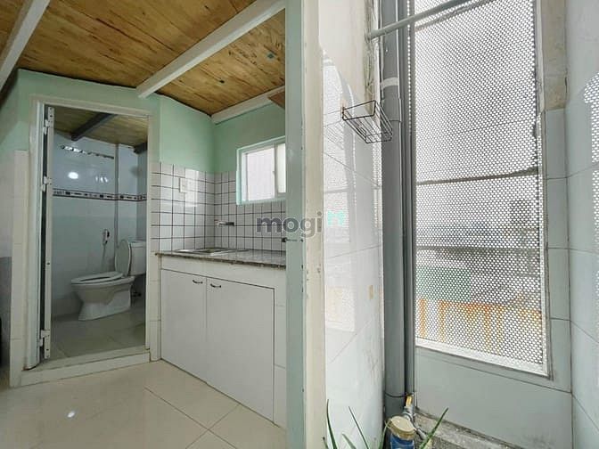Hình ảnh Phòng trọ gác lửng cửa sổ trời rộng thoáng mát
