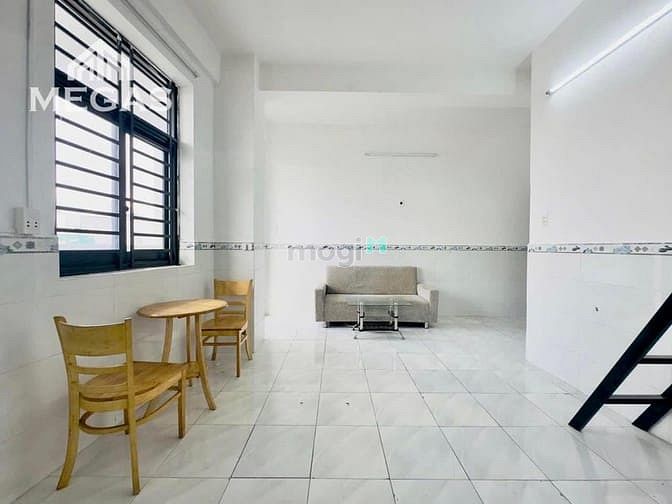 Hình ảnh Cho thuê phòng trọ gác lửng ban công riêng gần cầu vượt Hoàng Hoa Thám