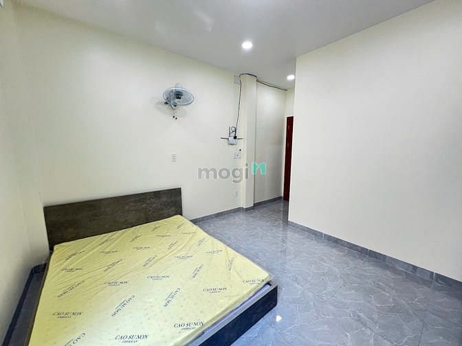 Hình ảnh Cho Thuê Căn Hộ Dịch Vụ Cao Cấp Full Nột Thất Có Cửa Sổ Trời