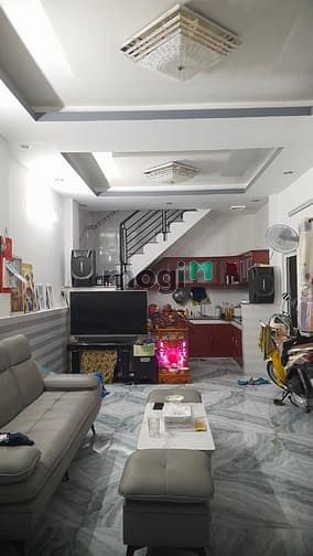 Hình ảnh Siêu phẩm nhà 2 tầng 4 x 10m hẻm xe hơi thông khu vip Tên Lửa