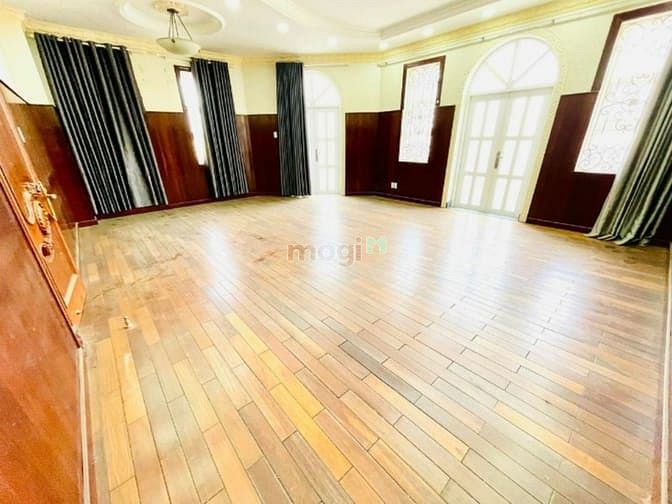 Hình ảnh Cho thuê biệt thự lớn đường Sư Vạn Hạnh (Lộ giới 8m)- VẠN HẠNH MAll
