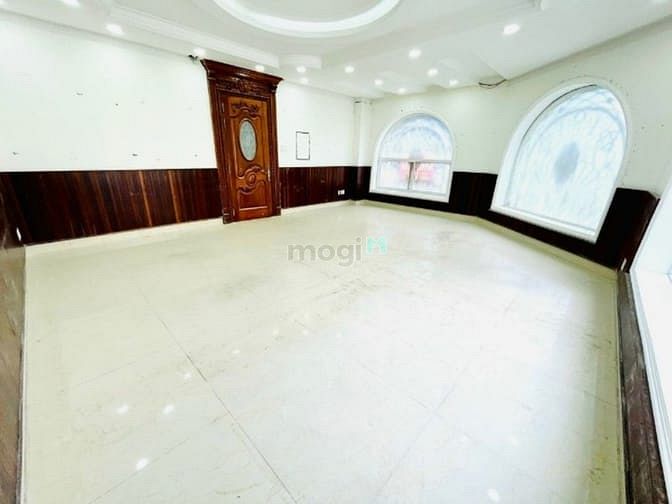 Hình ảnh Cho thuê biệt thự lớn đường Sư Vạn Hạnh (Lộ giới 8m)- VẠN HẠNH MAll