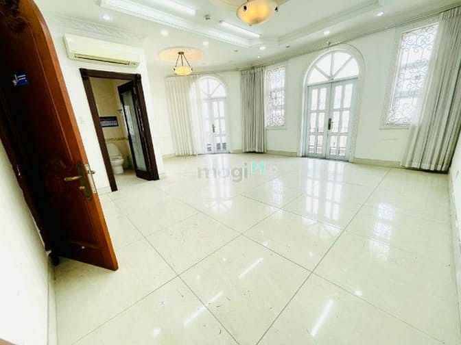 Hình ảnh Cho thuê biệt thự lớn đường Sư Vạn Hạnh (Lộ giới 8m)- VẠN HẠNH MAll