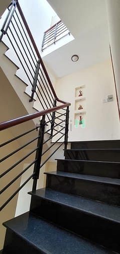 Hình ảnh Cho thuê nhà Hẻm VIP 212B/ Nguyễn Trãi, Q1