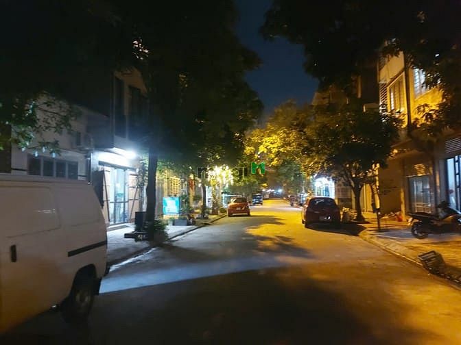 Hình ảnh Bán đất TĐC Giang Biên, 40m2, phân lô bàn cờ, vỉa hè, chỉ 7.6 tỷ.