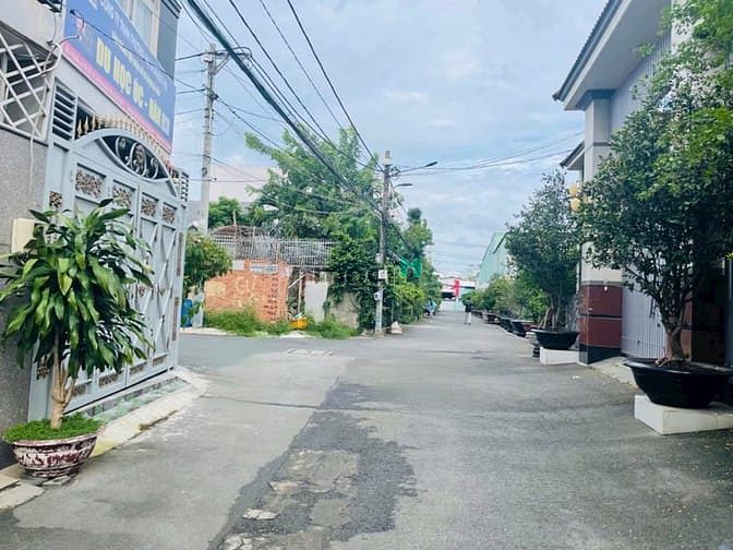 Hình ảnh nhà đẹp ngã 4 thủ đức-3 tâng- hẻm8m- 6 tỷ có bớt-ThuDuc
