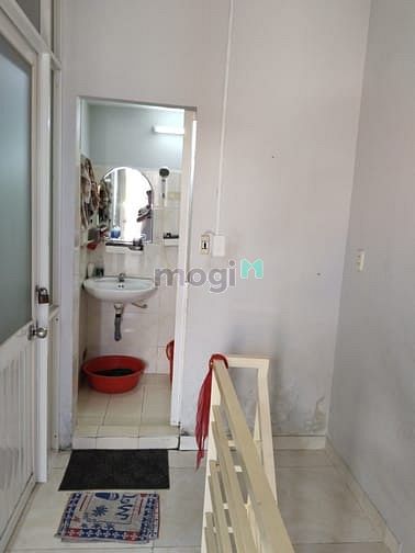Hình ảnh Nhà nhỏ 23m2, Trệt lầu 2pn, Shr, hẻm ba gác đua.