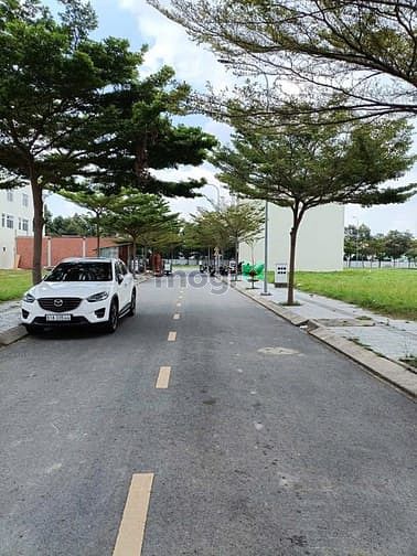 Hình ảnh Bán 2 lô đất mặt tiền gần ngã tư 550, Dĩ An, Bình Dương