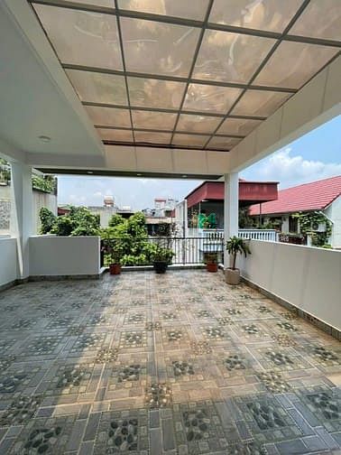 Hình ảnh Hàng độc! Nhà mặt phố Hoàng Quốc Việt, vỉa hè 5m, ô tô, thông sàn