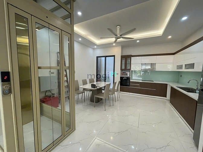 Hình ảnh Hàng độc! Nhà mặt phố Hoàng Quốc Việt, vỉa hè 5m, ô tô, thông sàn