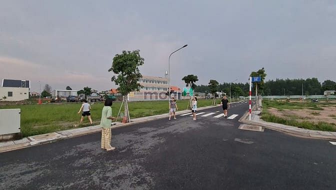 Hình ảnh Đất Q9 giá hủy diệt ngay khu dân cư sát bên Saab Ba QT vị trí có 1 0 2