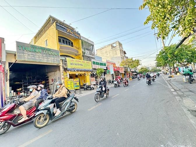 Hình ảnh Bán/Cho thuê nhà DTS 351m2 MT Lâm Văn Bền Q7
