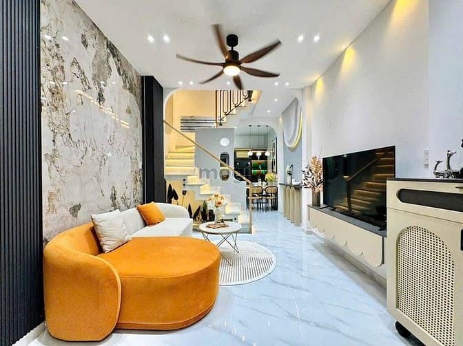 Hình ảnh Bán nhà riêng 5x18m,4 Tầng, Siêu đẹp Ngay Vincom, thủ đức,