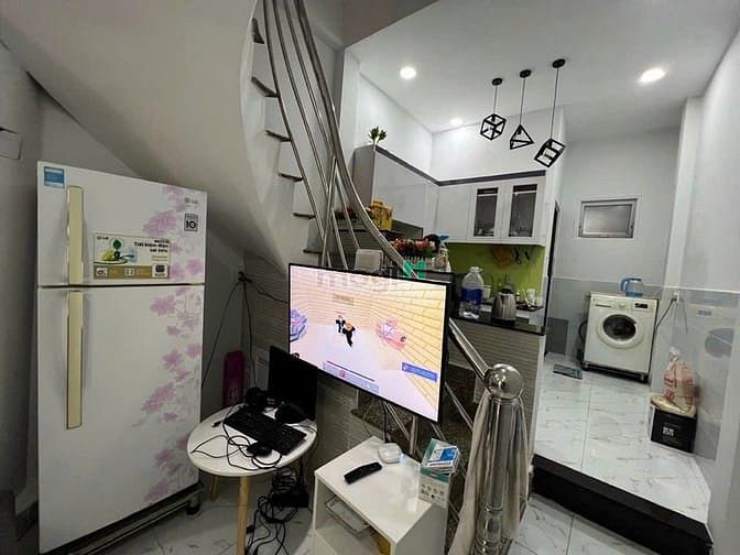 Hình ảnh Bán nhà trường sa Tân bình  hẻm xe hơi