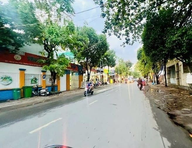 Hình ảnh Bán đất mặt tiền đường Lê Văn Thịnh Quận 2 Dt 100m2, Ngang 4,52m