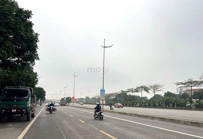 Hình ảnh Bán đất Ngọc Thụy, 72m2, đường ô tô thông, sát phố lớn, KD, chỉ 7.9 tỷ