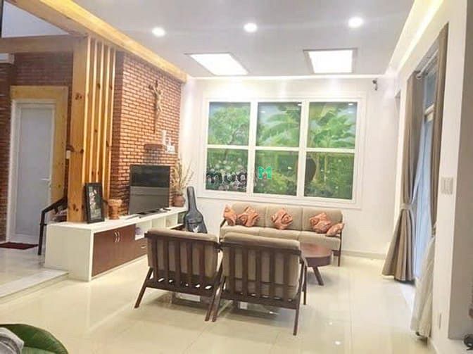 Hình ảnh Biệt thự sân vườn DT 10x20 cạnh HimLam Q7