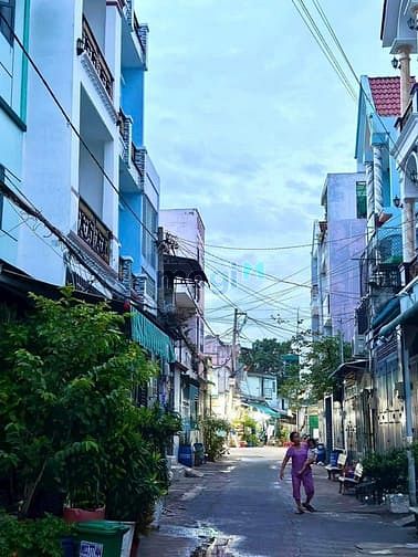 Hình ảnh nha binh Tan gan truong tieu hoc Kim Dong