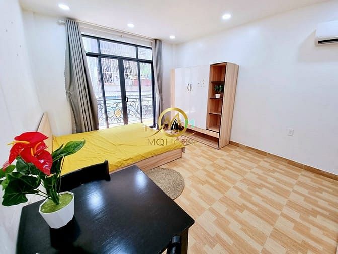 Hình ảnh Cho Thuê CH Nguyễn Trãi Q1 Ban Công,Cửa Sổ,Xa bếp