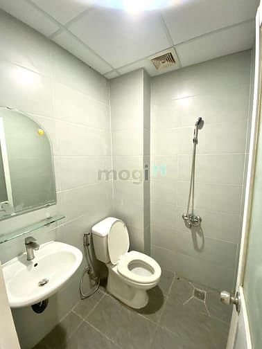 Hình ảnh Phòng sẵn nội thất, thoáng mát. Gần Phan Xích Long 2 phút