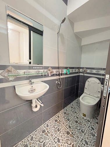 Hình ảnh 40m2 ( 4 x 10 ) 2 tầng hẻm xe hơi thông giáp khu vip Tên Lửa