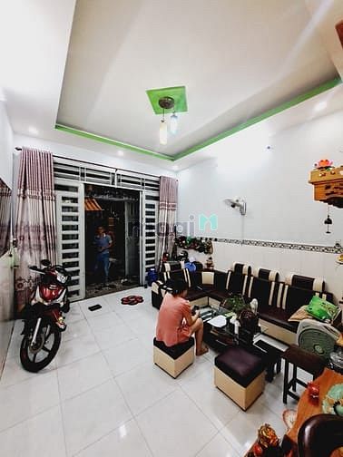 Hình ảnh Nhà hẻm ô tô thông giáp Lê Văn Quới 2 tầng 4x10m