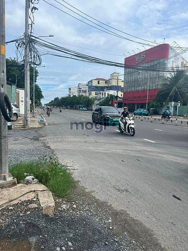 Hình ảnh Căn góc 2MT đường Tên Lữa sát Siêu Thị Nhật dt 546m2 giá 80 tỷ,